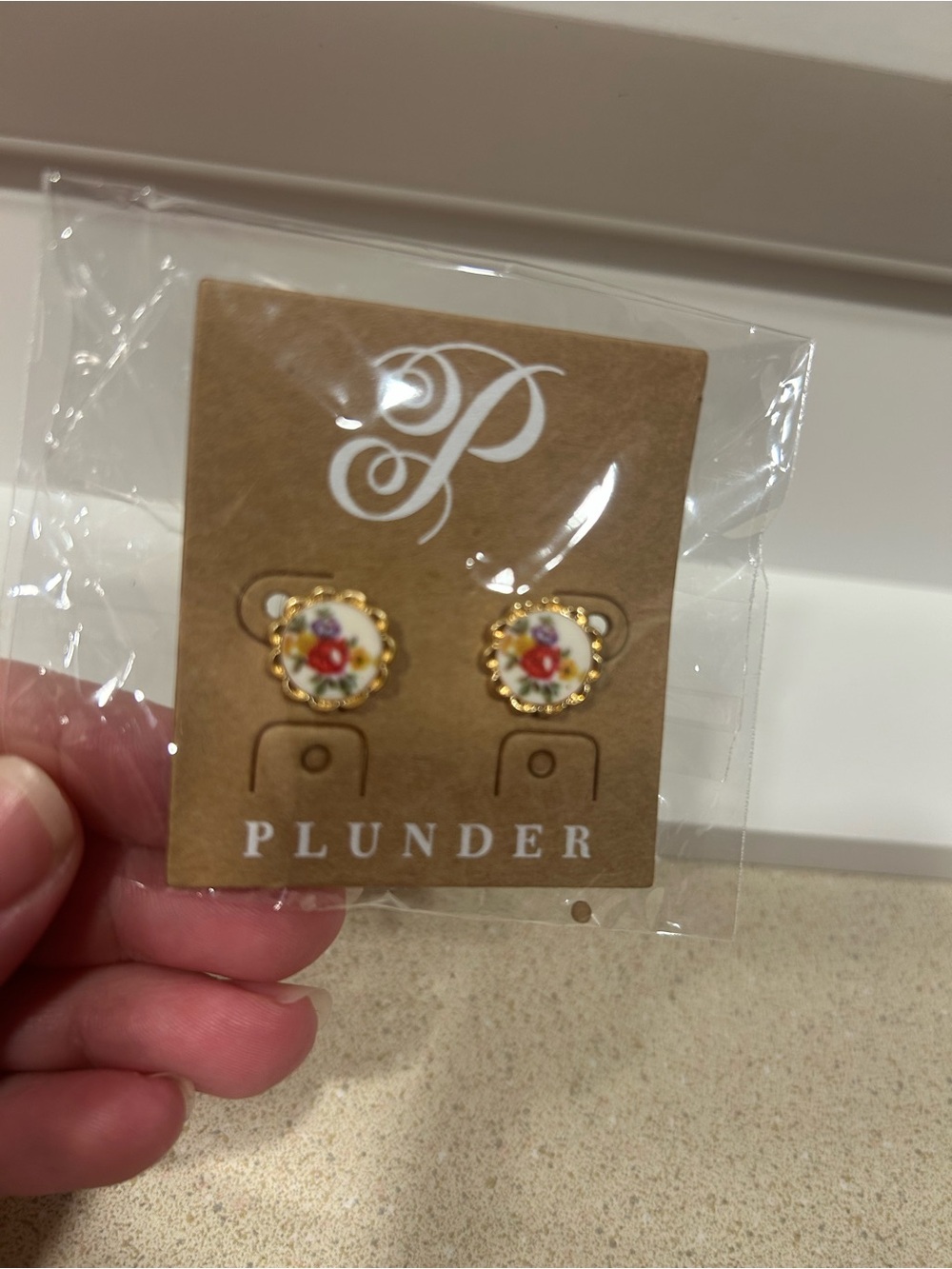 Plunder earrings white floral earrings   NWT boho earrings stud